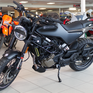 Husqvarna Svartpilen 125 zijkant