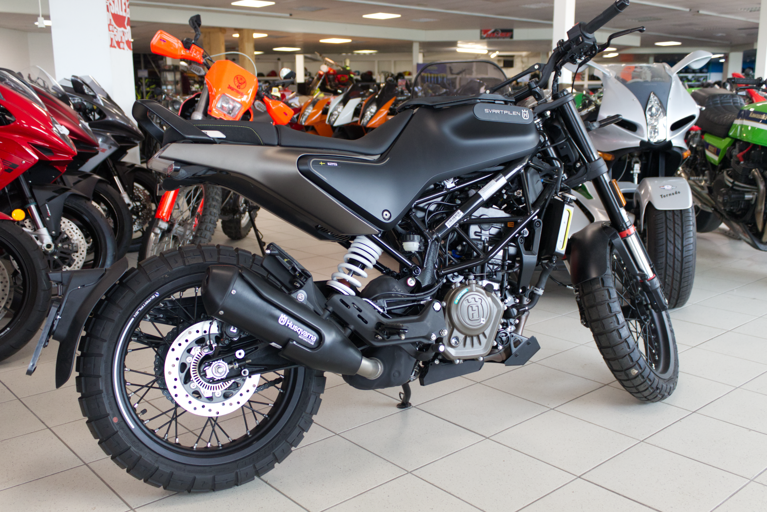 Husqvarna Svartpilen 125 zijkant rechts