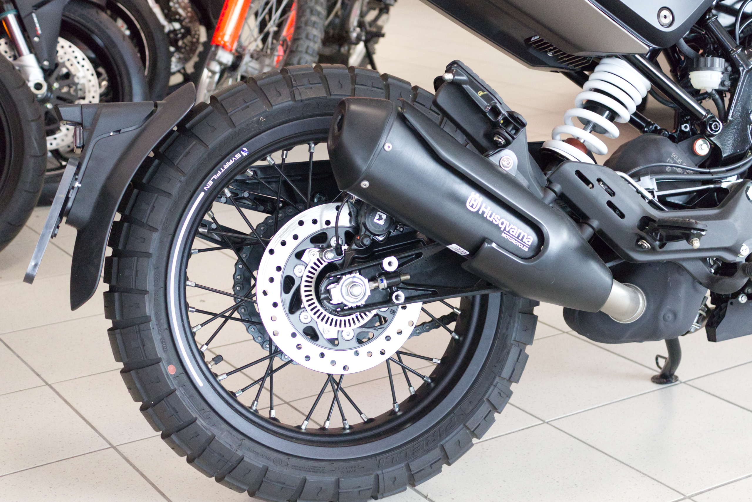 Husqvarna Svartpilen 125 achterwiel