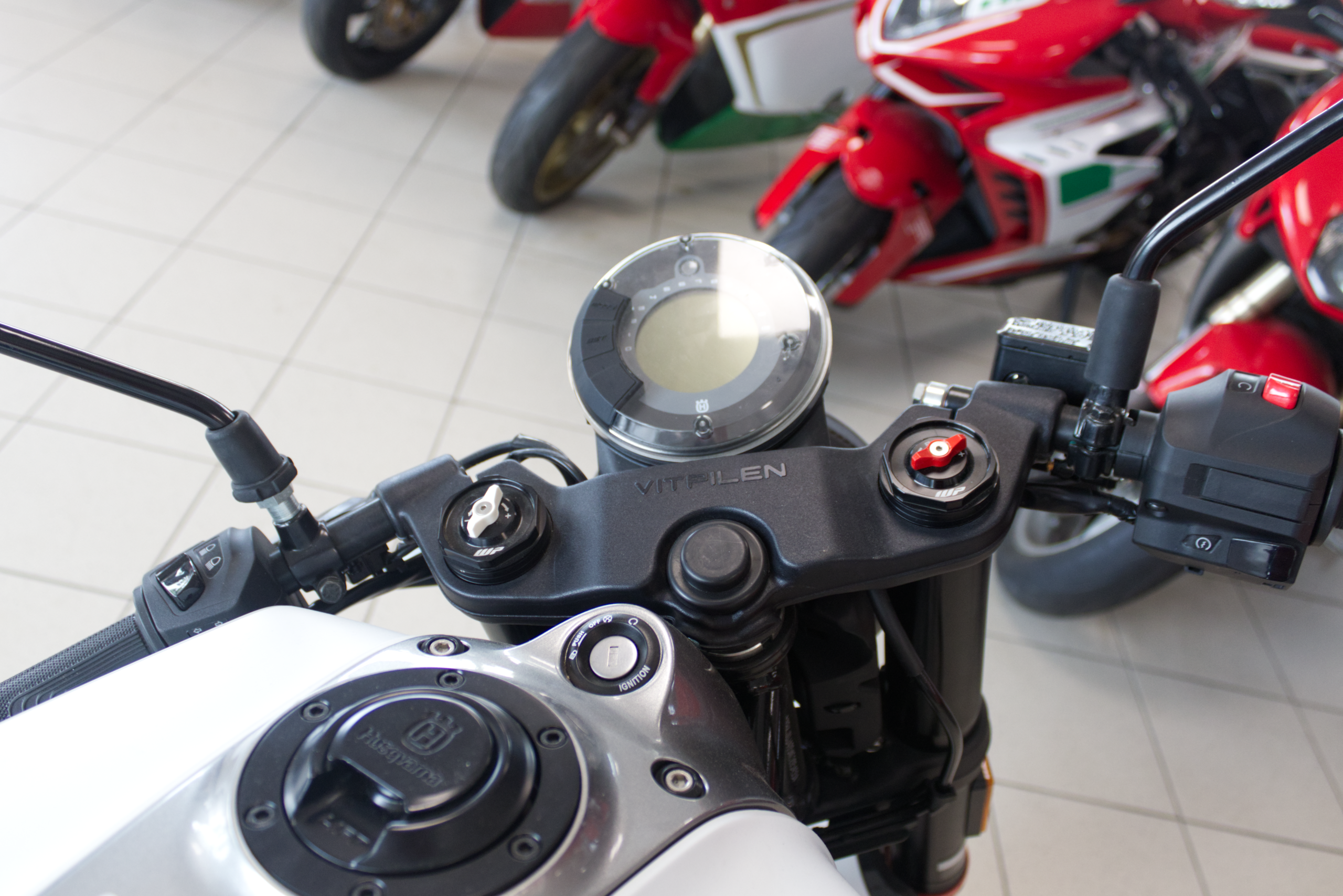 Husqvarna svartpilen 401 teller