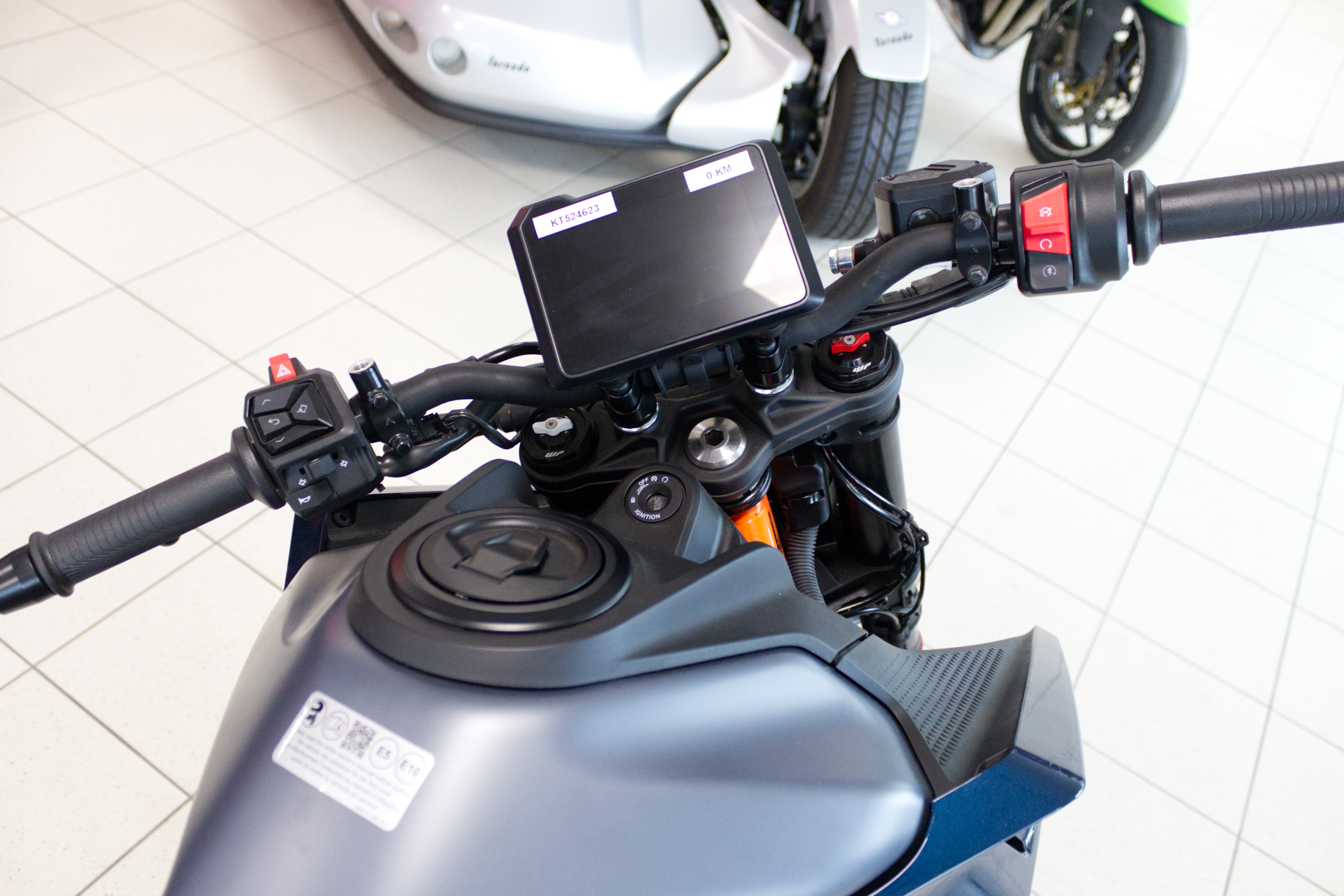 KTM Duke 390 teller