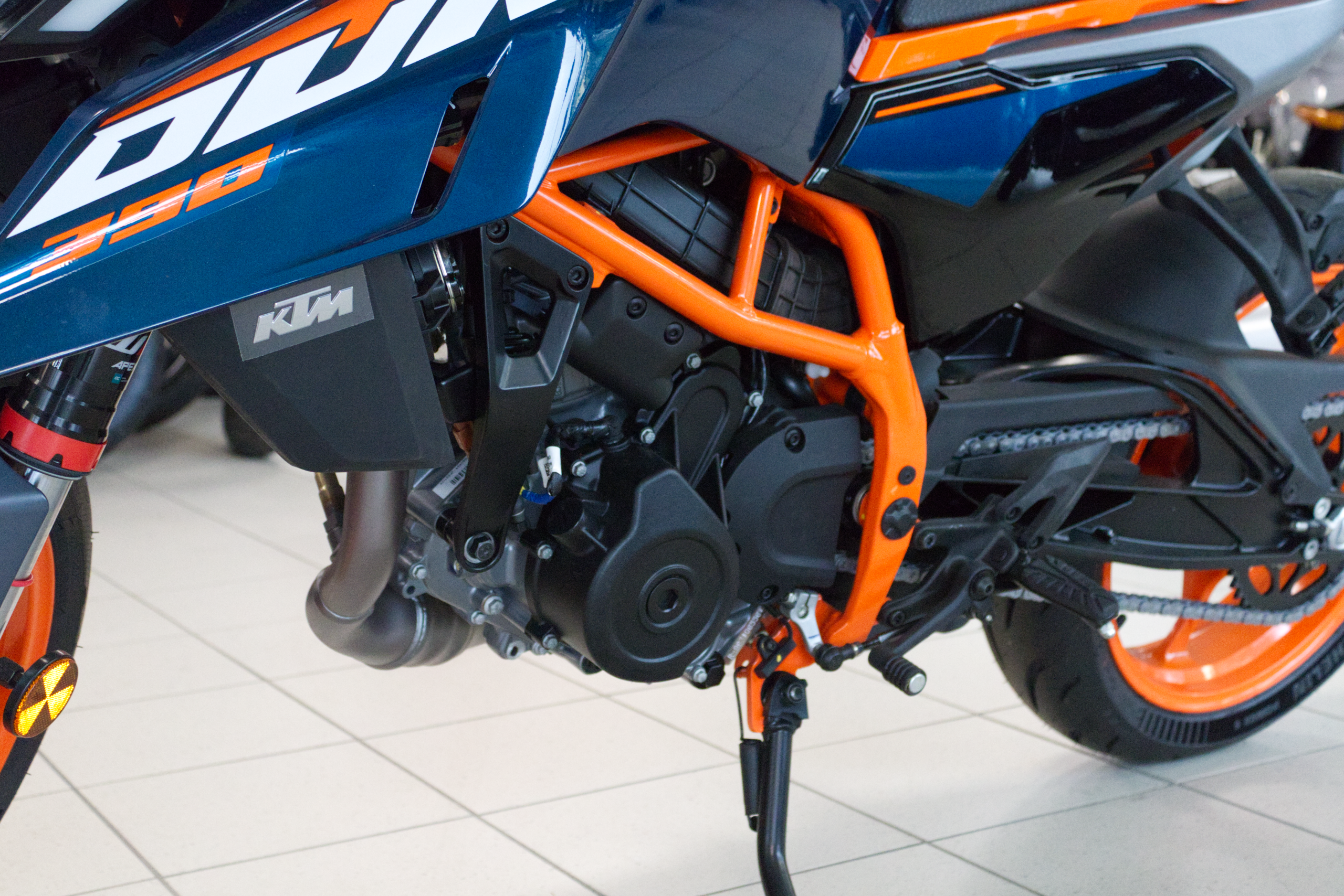 KTM Duke 390 A2 NIEUW 0KM met fabrieksgarantie! - Afbeelding 4