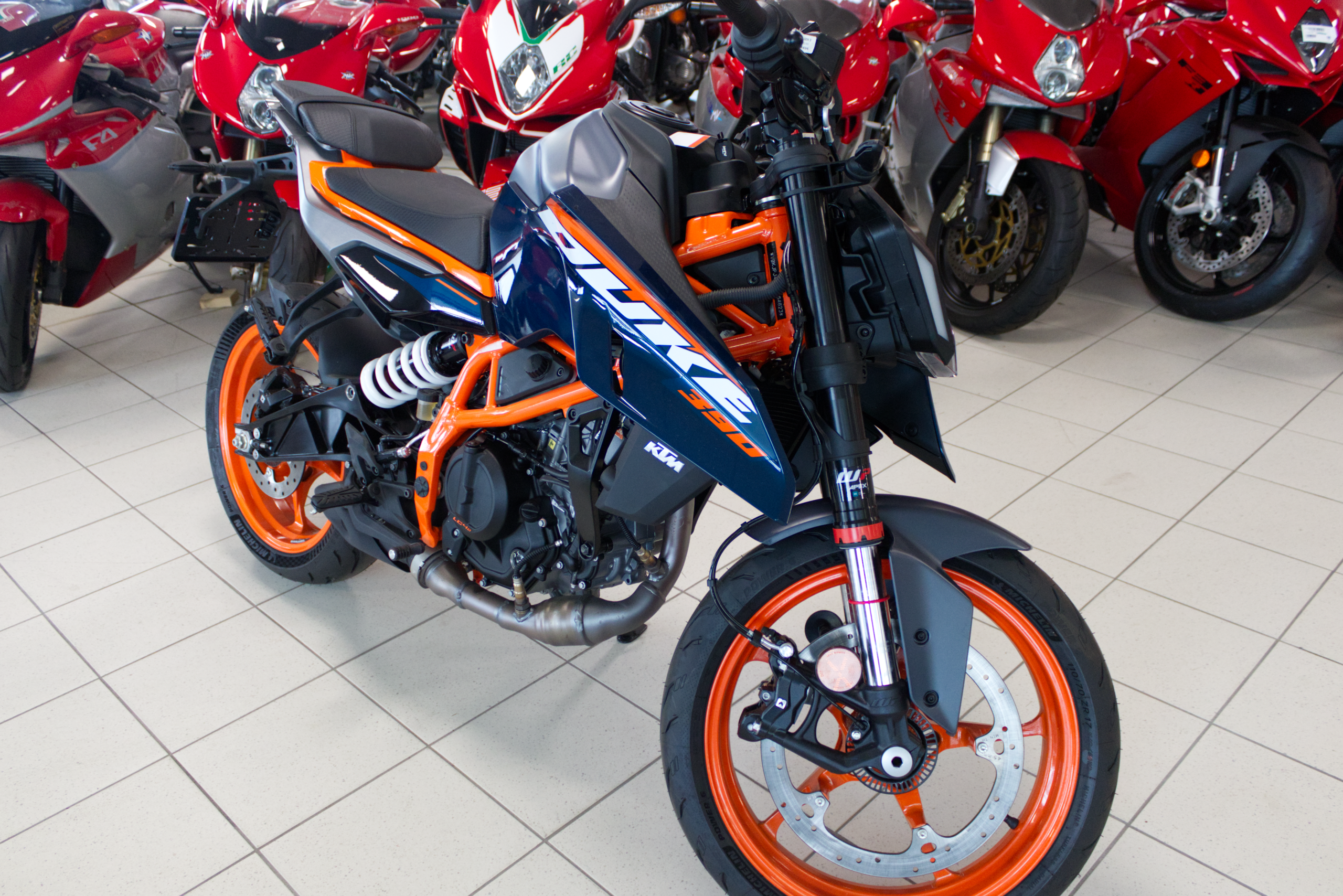 KTM Duke 390 zijkant